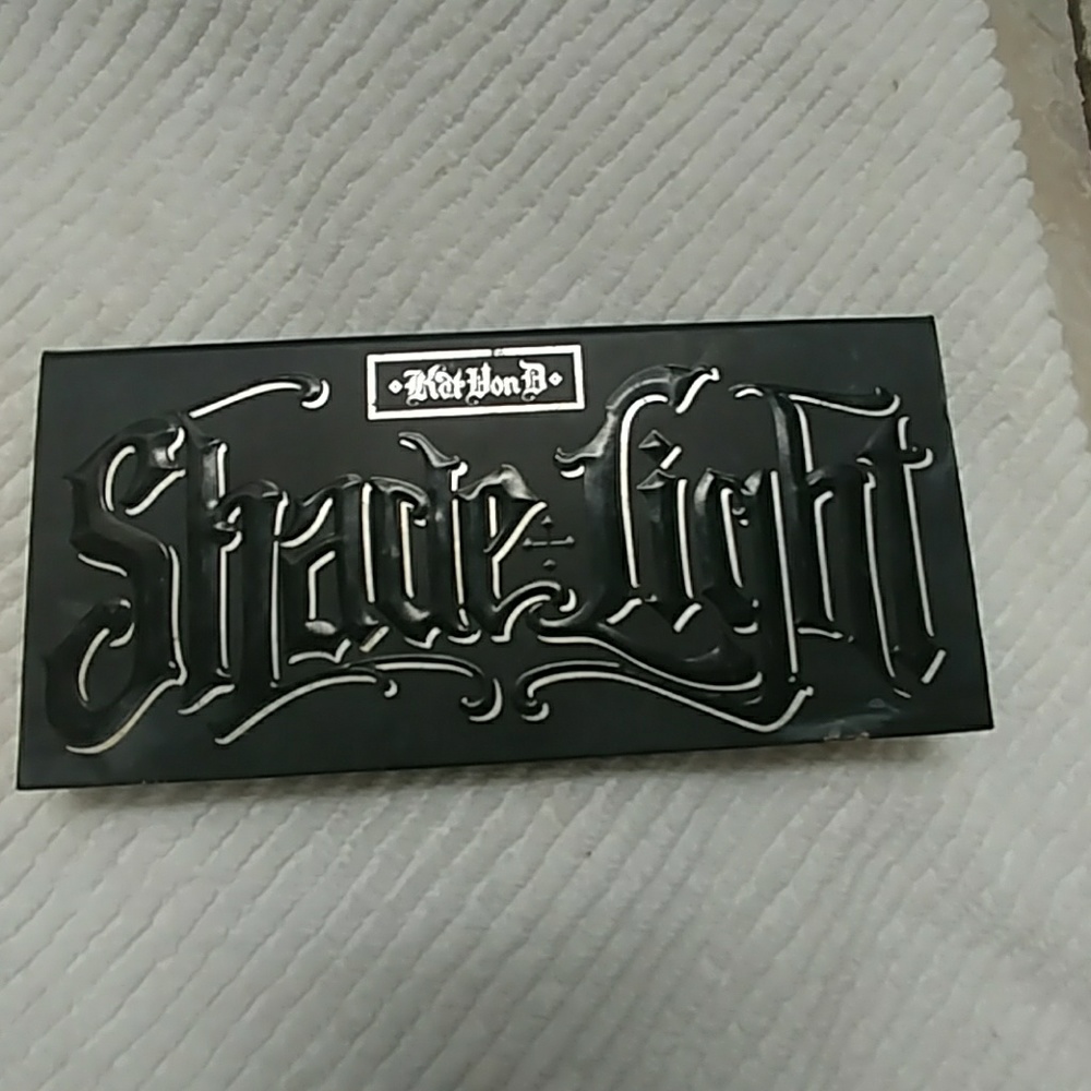 Kat Von D Shade and Light contour pallete